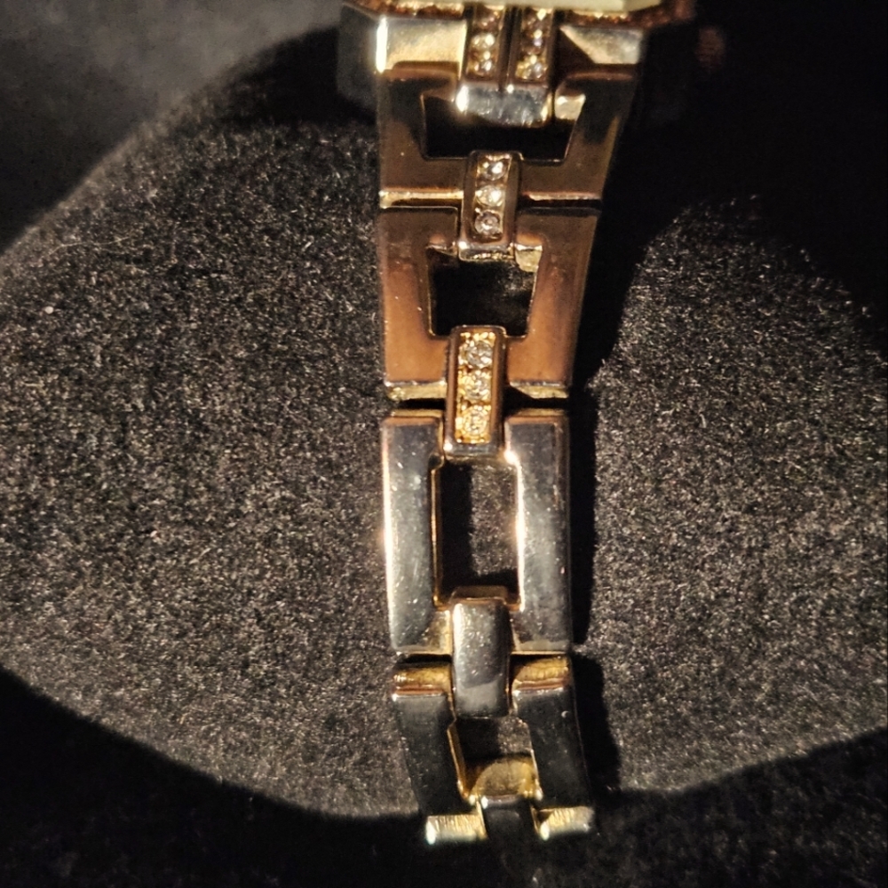 Geneva Ladies Watch - Picture 4 of 7